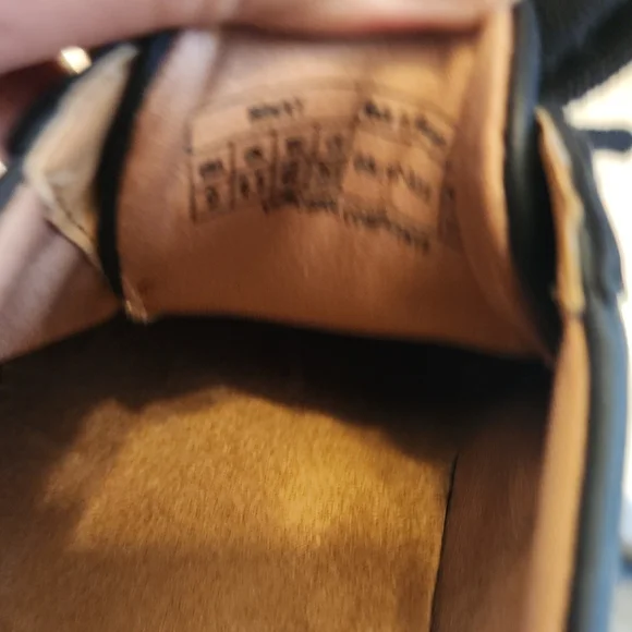 Vionic Winny Black Leather Lace-Up Sneakers - Picture 8 of 8